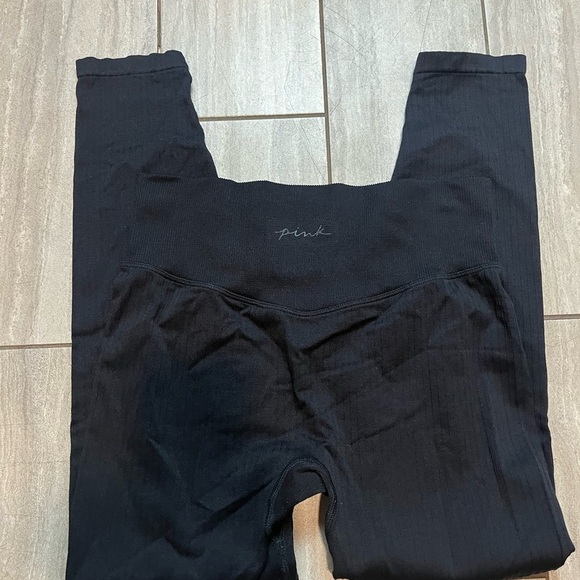 Victoria Secret Women’s Black Ribbed Cropped Leggings Size M - Picture 6 of 6